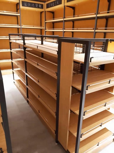 steel and wood supermarket shelving